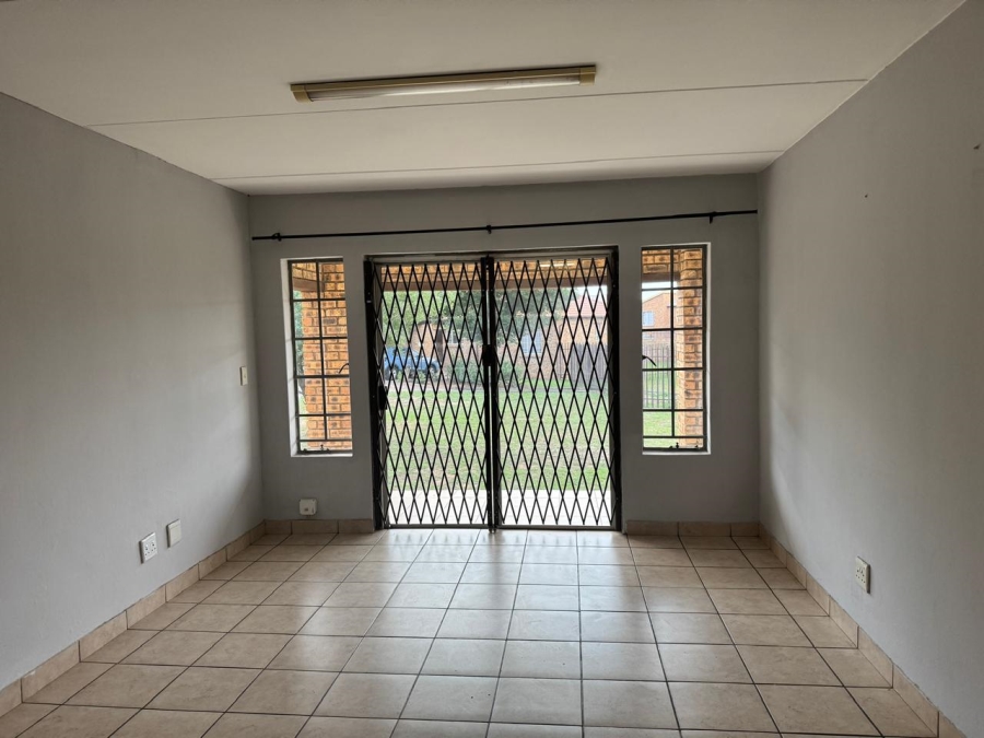 2 Bedroom Property for Sale in Noordwyk Gauteng
