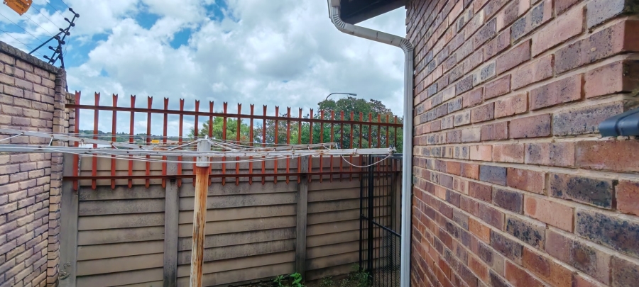 3 Bedroom Property for Sale in Rooihuiskraal Gauteng