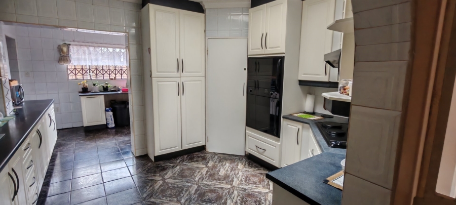 3 Bedroom Property for Sale in Rooihuiskraal Gauteng