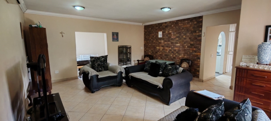 3 Bedroom Property for Sale in Rooihuiskraal Gauteng