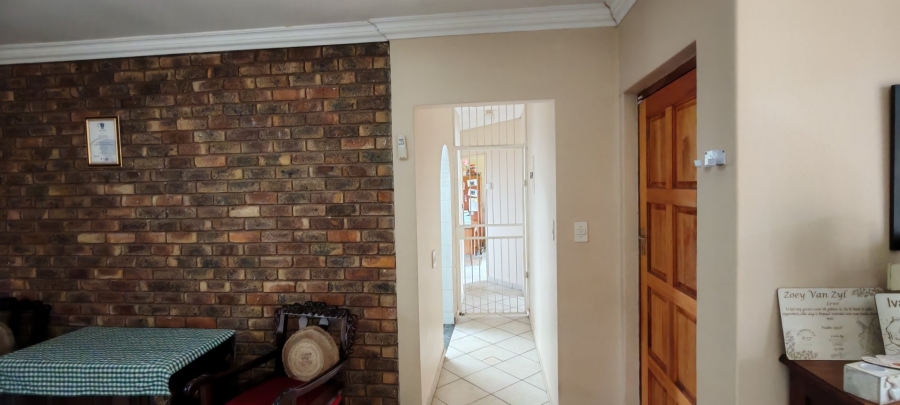 3 Bedroom Property for Sale in Rooihuiskraal Gauteng