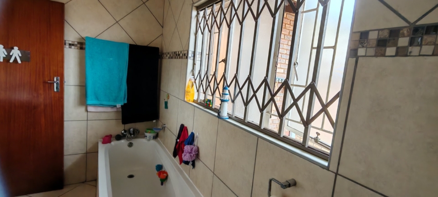 3 Bedroom Property for Sale in Rooihuiskraal Gauteng