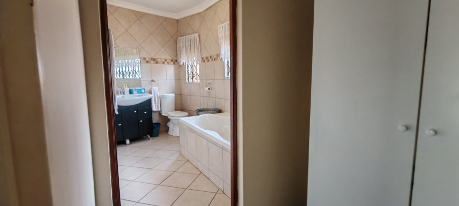 3 Bedroom Property for Sale in Rooihuiskraal Gauteng