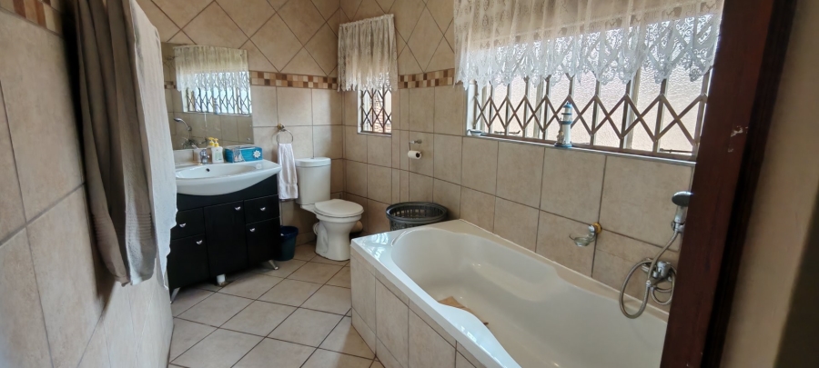 3 Bedroom Property for Sale in Rooihuiskraal Gauteng