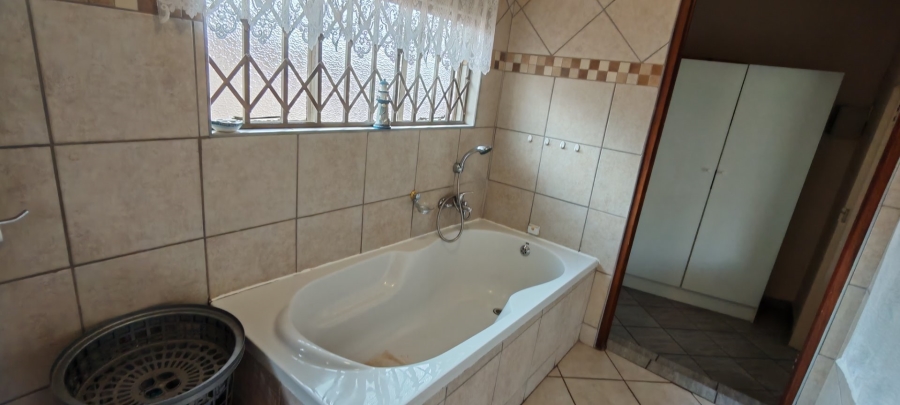 3 Bedroom Property for Sale in Rooihuiskraal Gauteng