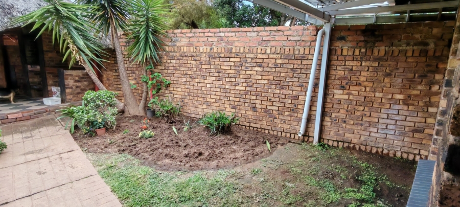 3 Bedroom Property for Sale in Rooihuiskraal Gauteng