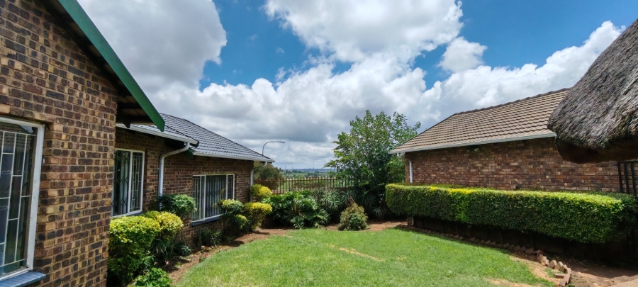 3 Bedroom Property for Sale in Rooihuiskraal Gauteng