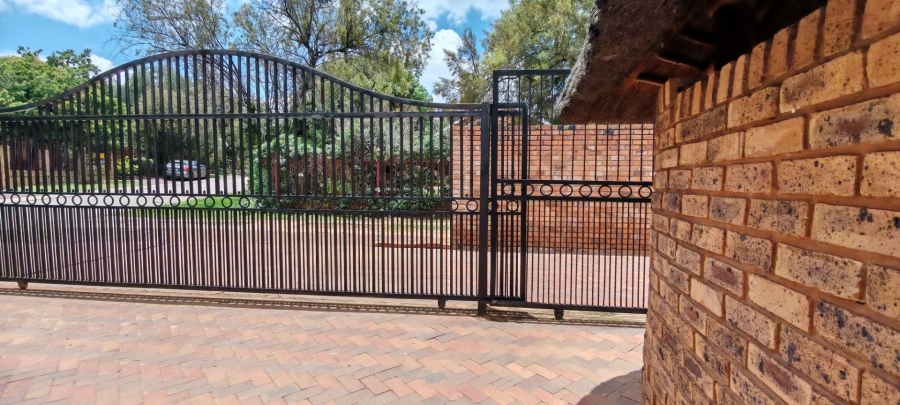 3 Bedroom Property for Sale in Rooihuiskraal Gauteng