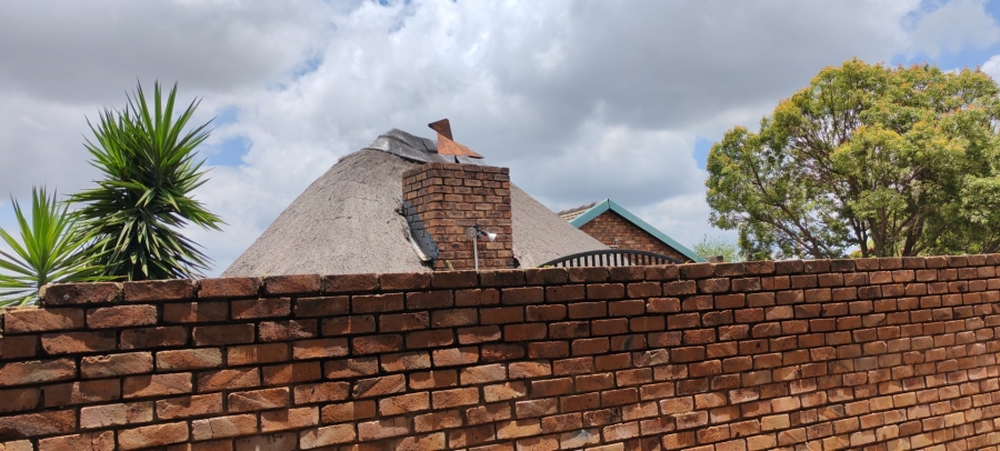 3 Bedroom Property for Sale in Rooihuiskraal Gauteng