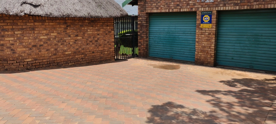 3 Bedroom Property for Sale in Rooihuiskraal Gauteng