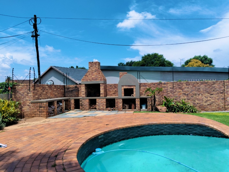 4 Bedroom Property for Sale in Edelweiss Gauteng