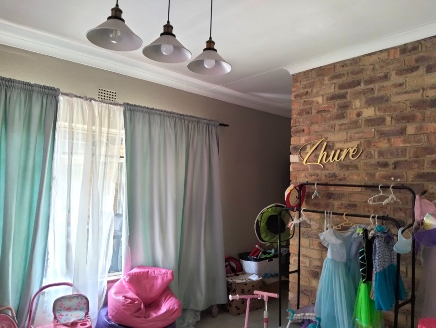 4 Bedroom Property for Sale in Edelweiss Gauteng