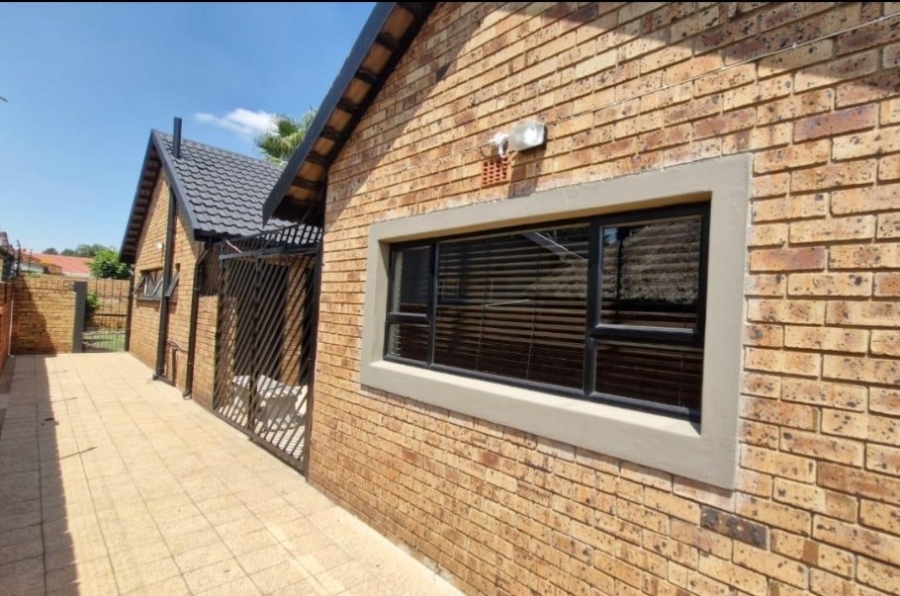 4 Bedroom Property for Sale in Edelweiss Gauteng