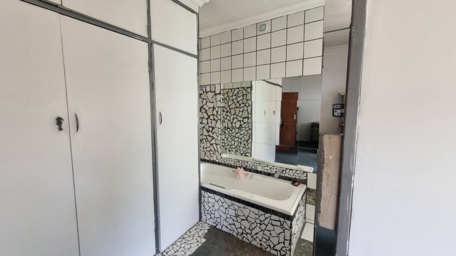 5 Bedroom Property for Sale in Villieria Gauteng