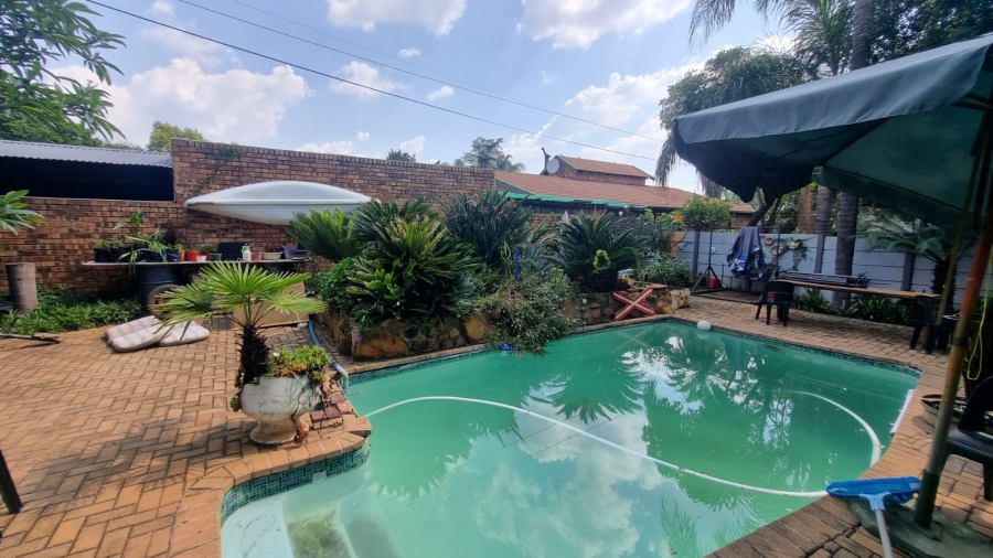 5 Bedroom Property for Sale in Villieria Gauteng