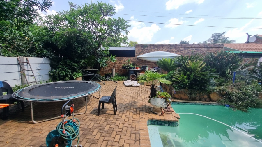 5 Bedroom Property for Sale in Villieria Gauteng