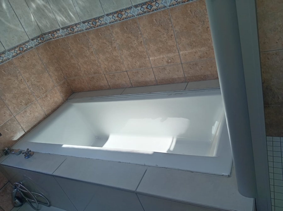 To Let 6 Bedroom Property for Rent in Kyalami Estates Gauteng