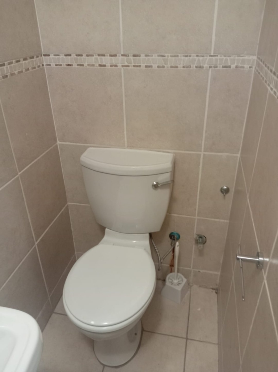 To Let 6 Bedroom Property for Rent in Kyalami Estates Gauteng