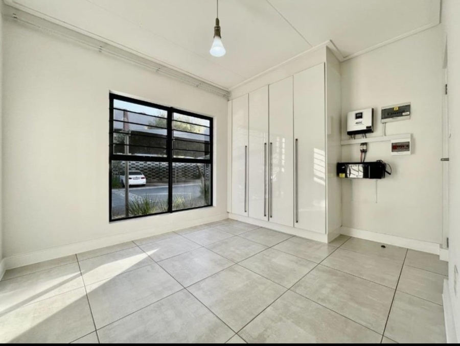 To Let 3 Bedroom Property for Rent in Waterfall Gauteng