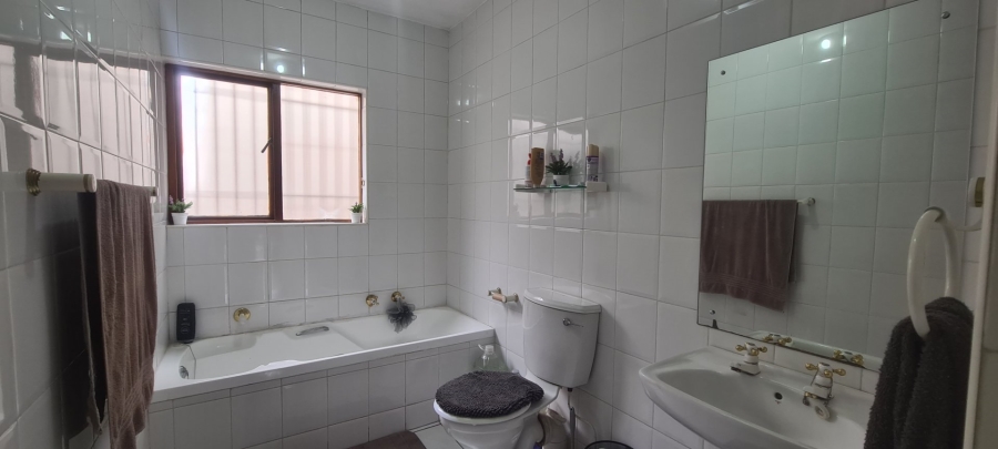 To Let 2 Bedroom Property for Rent in Morningside Gauteng