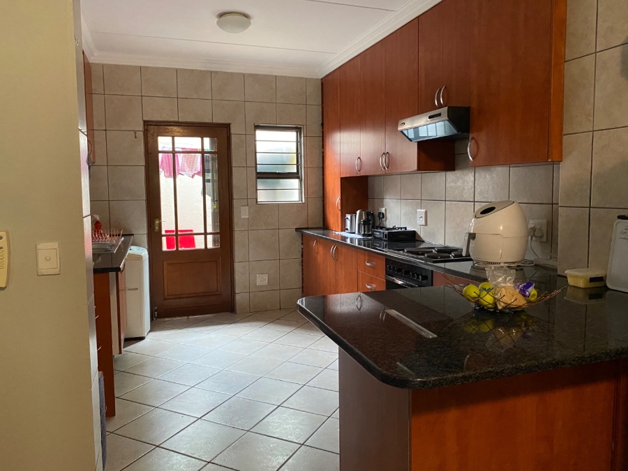 3 Bedroom Property for Sale in Fairland Gauteng