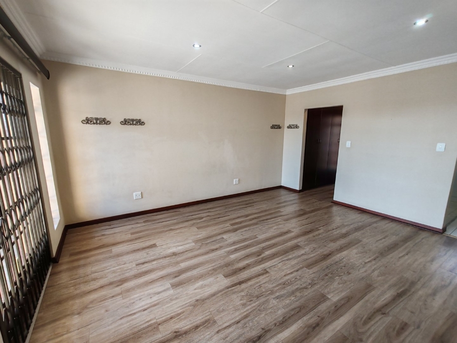 4 Bedroom Property for Sale in Magalieskruin Gauteng