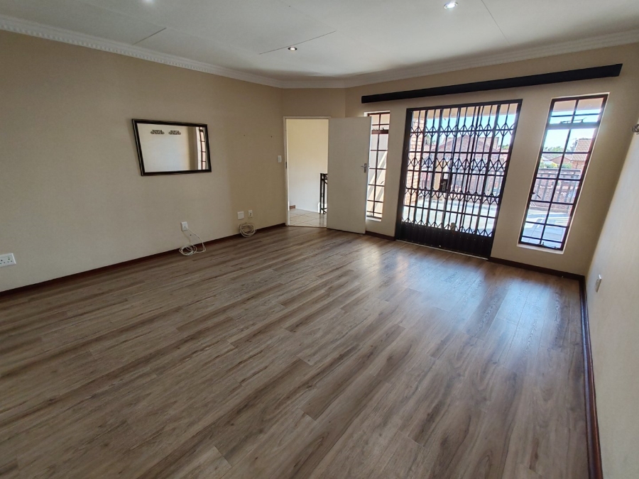 4 Bedroom Property for Sale in Magalieskruin Gauteng