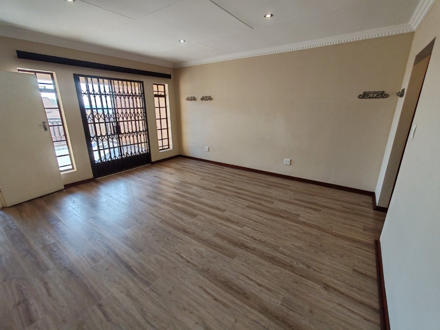 4 Bedroom Property for Sale in Magalieskruin Gauteng