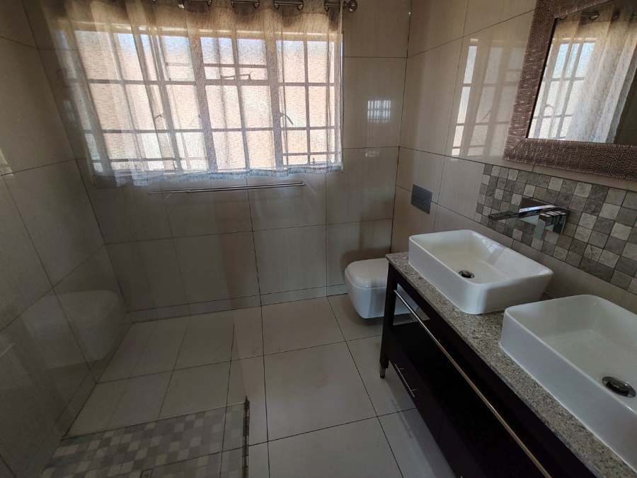 4 Bedroom Property for Sale in Magalieskruin Gauteng