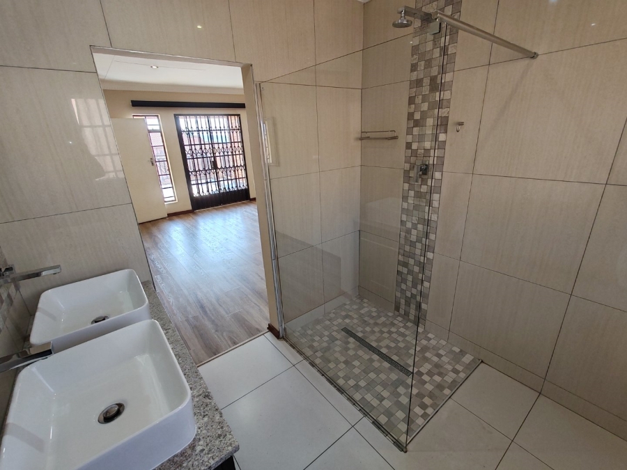 4 Bedroom Property for Sale in Magalieskruin Gauteng