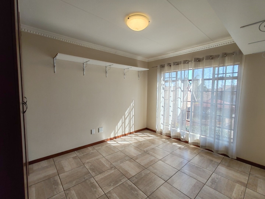 4 Bedroom Property for Sale in Magalieskruin Gauteng