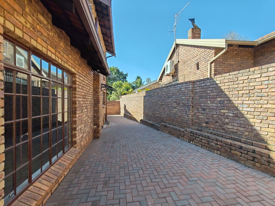 4 Bedroom Property for Sale in Magalieskruin Gauteng