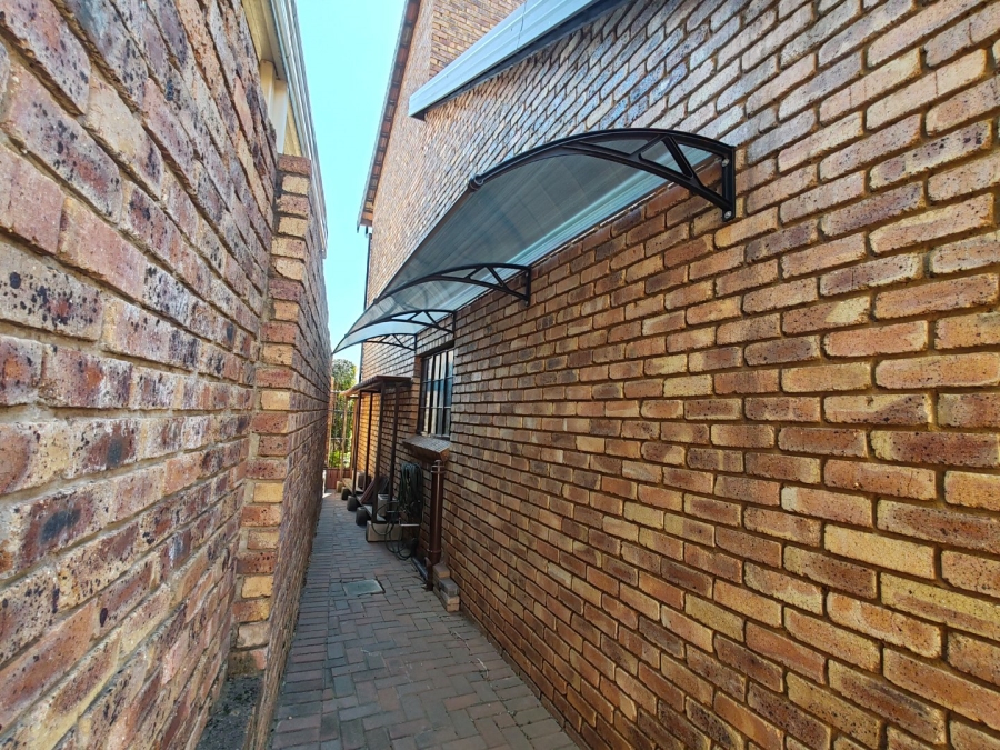 4 Bedroom Property for Sale in Magalieskruin Gauteng