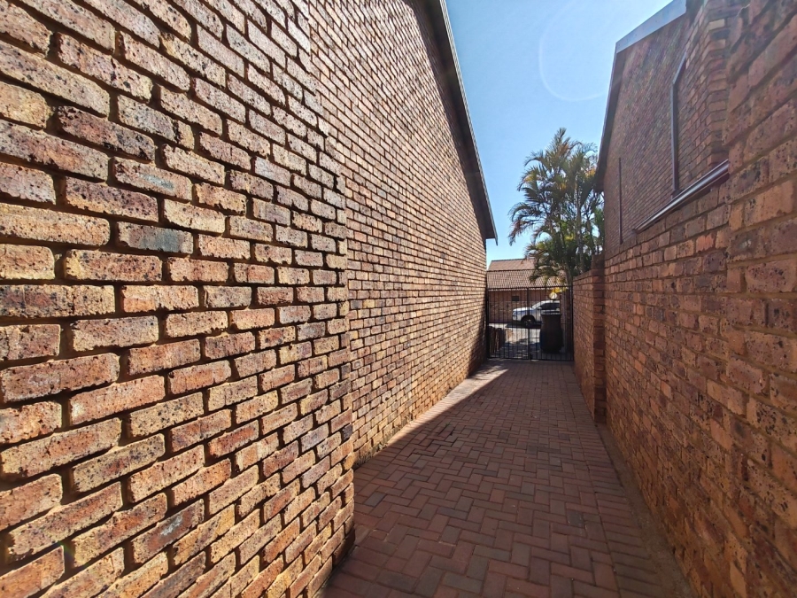 4 Bedroom Property for Sale in Magalieskruin Gauteng