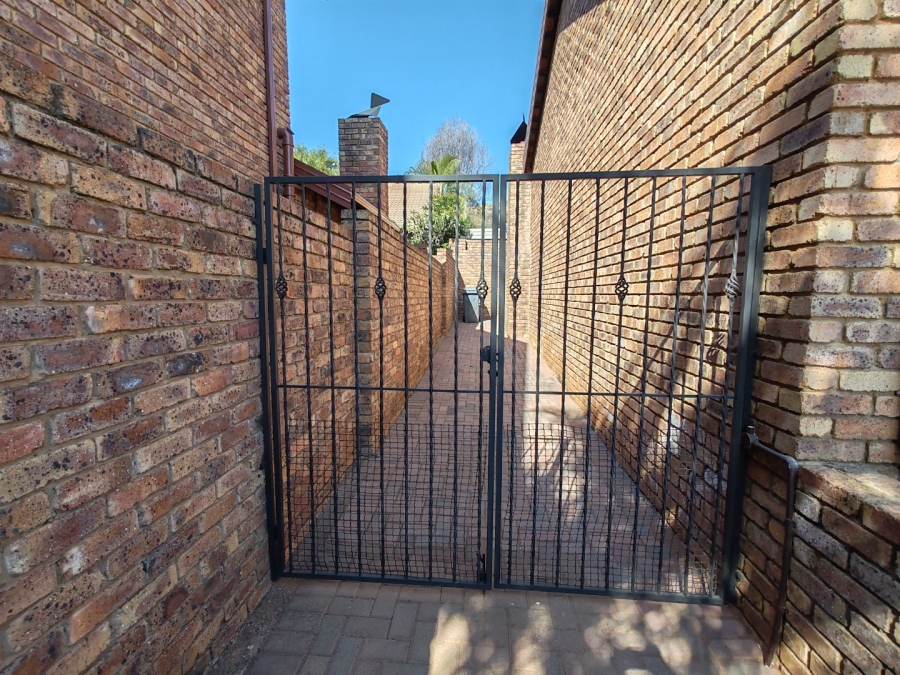 4 Bedroom Property for Sale in Magalieskruin Gauteng