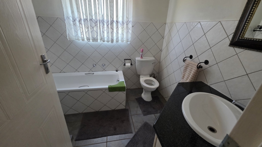 5 Bedroom Property for Sale in Montana Tuine Gauteng