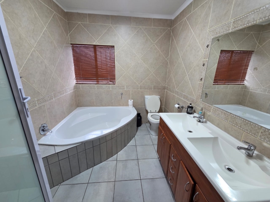4 Bedroom Property for Sale in Magalieskruin Gauteng