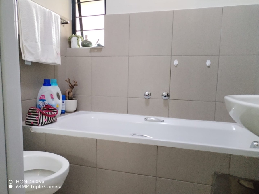 To Let 2 Bedroom Property for Rent in Ravenswood Gauteng
