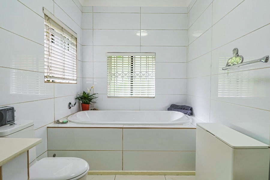 5 Bedroom Property for Sale in Zwartkop Gauteng