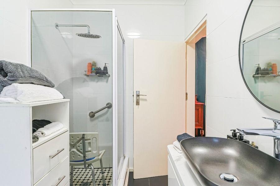 5 Bedroom Property for Sale in Zwartkop Gauteng