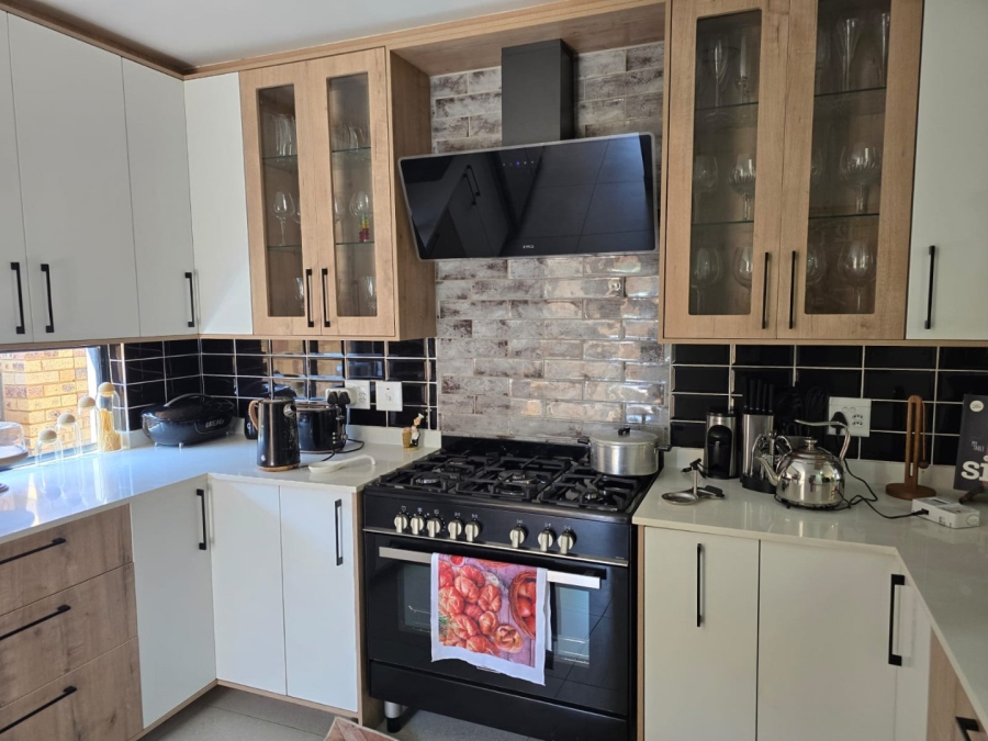 3 Bedroom Property for Sale in Dayanglen Gauteng