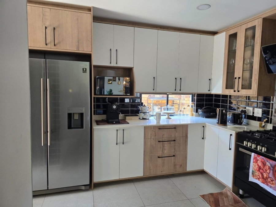 3 Bedroom Property for Sale in Dayanglen Gauteng