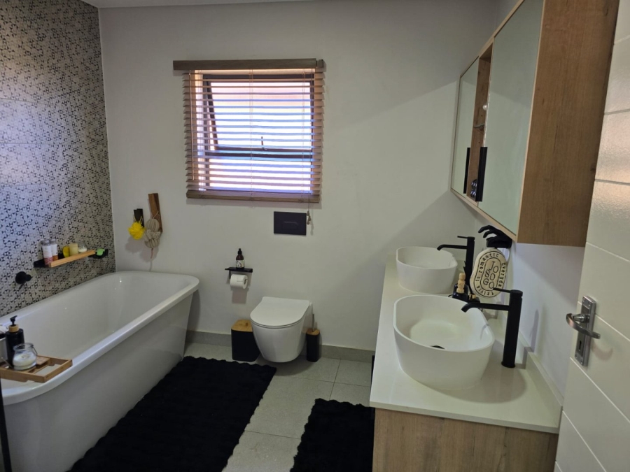 3 Bedroom Property for Sale in Dayanglen Gauteng