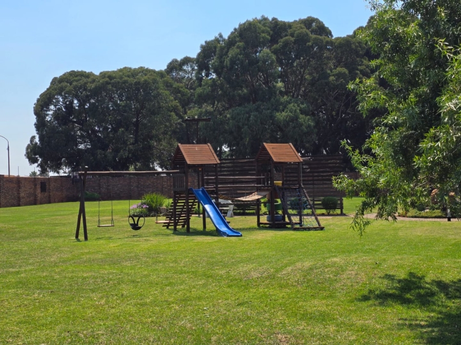 3 Bedroom Property for Sale in Dayanglen Gauteng