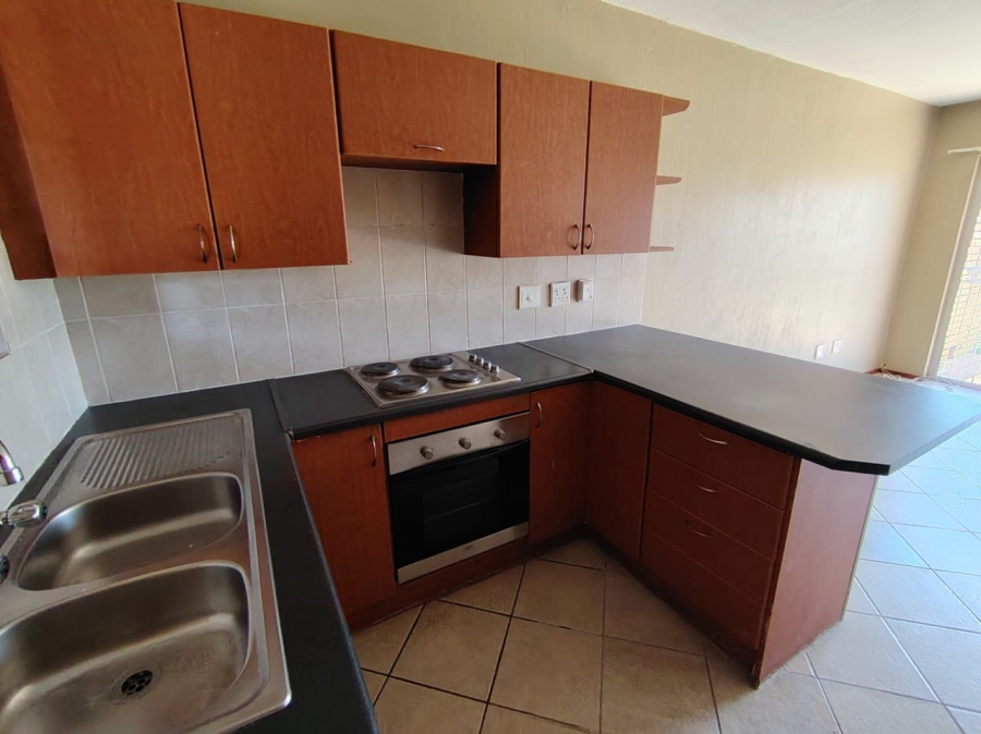 To Let 2 Bedroom Property for Rent in Heuwelsig Estate Gauteng