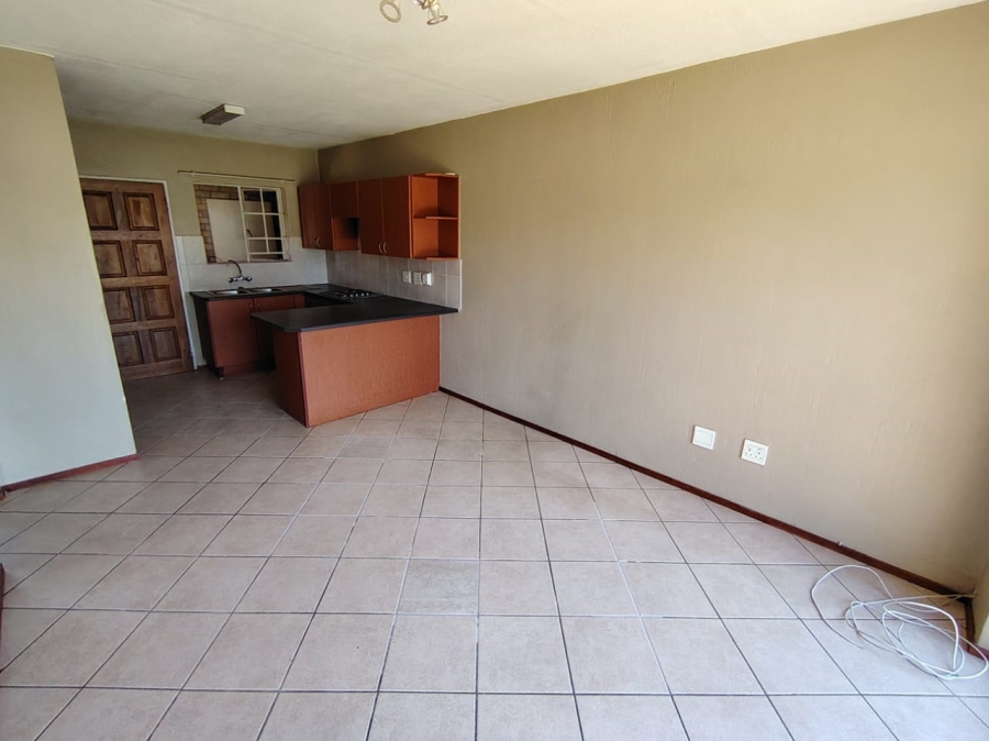 To Let 2 Bedroom Property for Rent in Heuwelsig Estate Gauteng