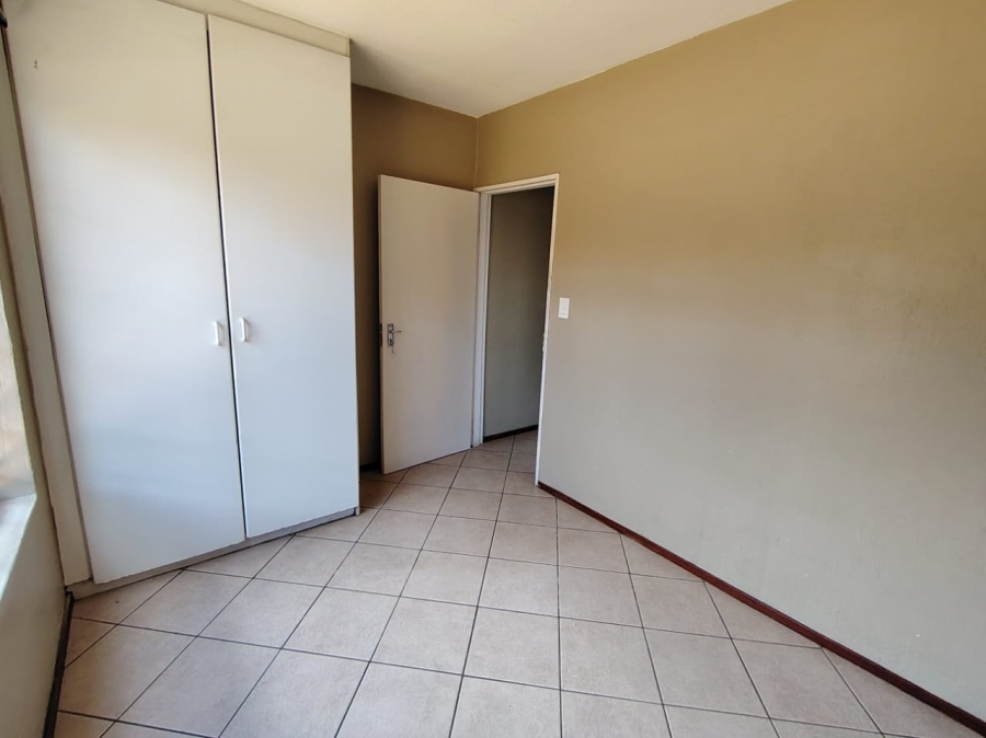To Let 2 Bedroom Property for Rent in Heuwelsig Estate Gauteng