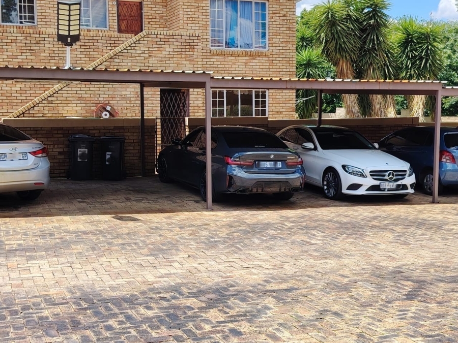 To Let 2 Bedroom Property for Rent in Heuwelsig Estate Gauteng
