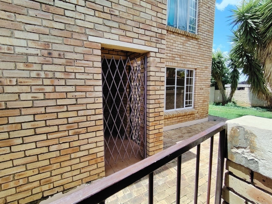 To Let 2 Bedroom Property for Rent in Heuwelsig Estate Gauteng
