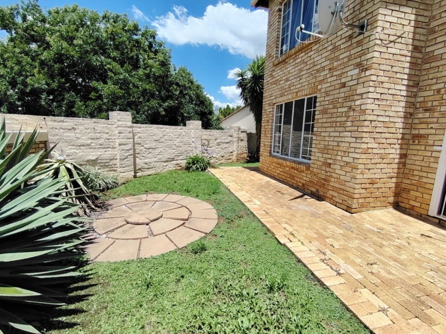 To Let 2 Bedroom Property for Rent in Heuwelsig Estate Gauteng